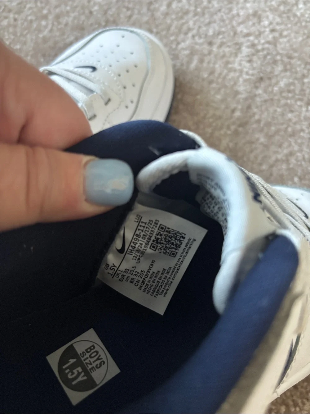 Nike White and Navy Low-Top Casual Sneakers